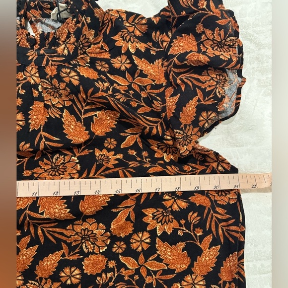 Elan NWT floral print mock neck flutter sleeve black and orange top - Picture 8 of 9